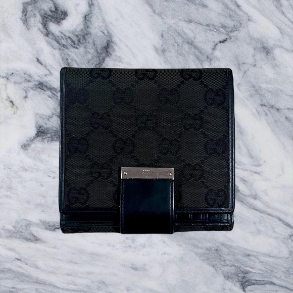 Authentic used GUCCI GG Black Canvas
Leather wallet ~ Italy supreme. - Picture 1 of 4